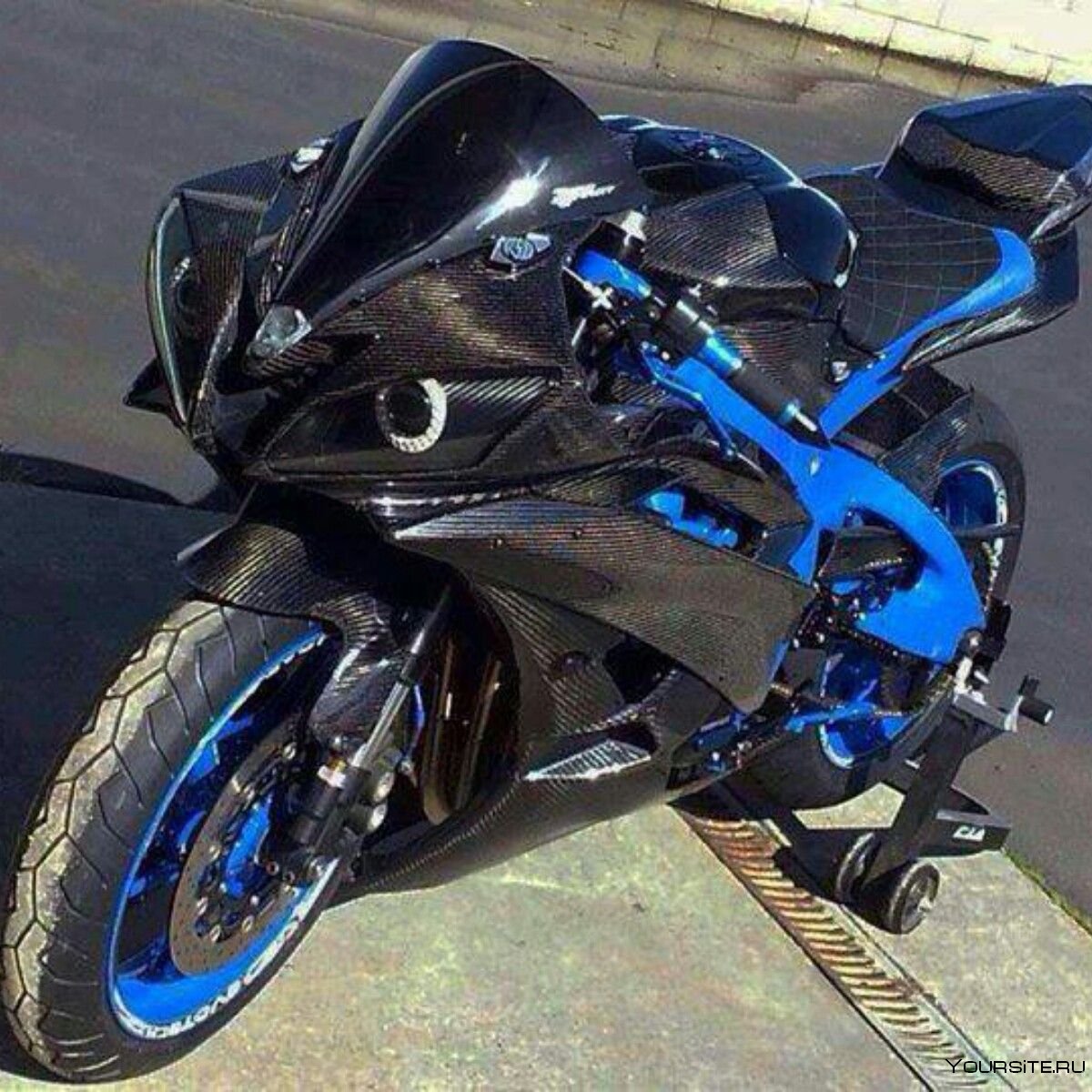 Карбоновый мотоцикл
