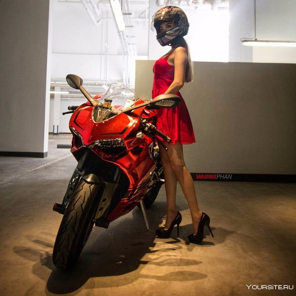 Фотосессия на мотоцикле в платье