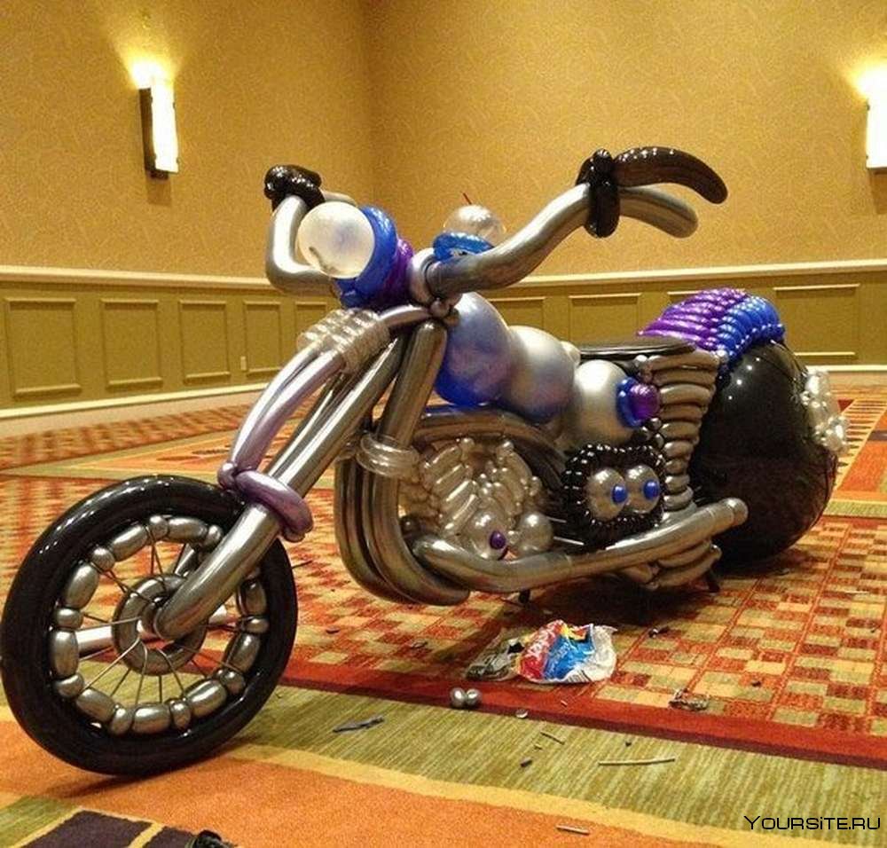 Мотоцикл с люлькой из шариков