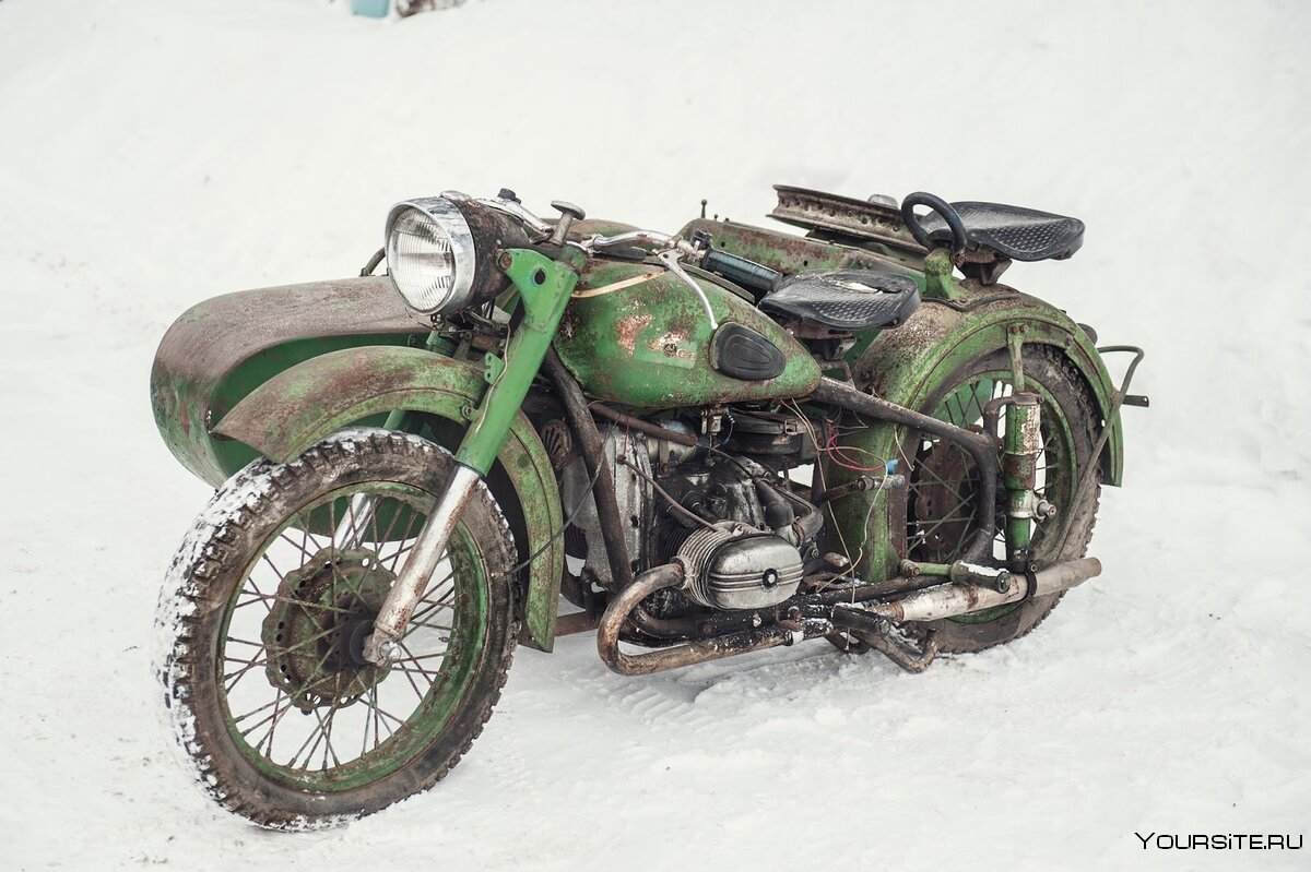 Мотоцикл Урал старенький