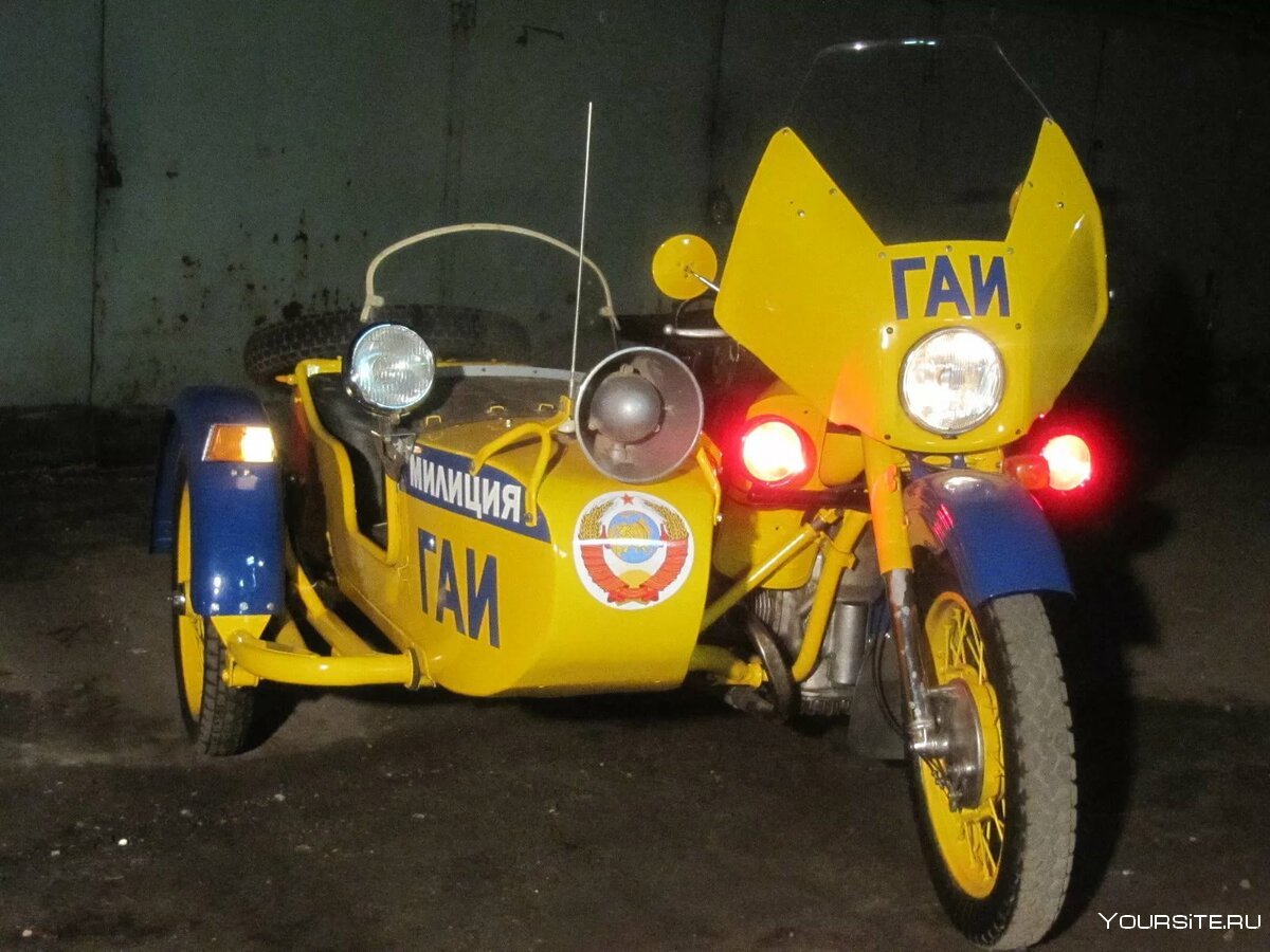 Мотоциклы Урал милиции желто-синего цвета