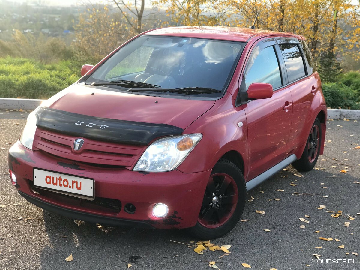 Toyota ist 2008 Red