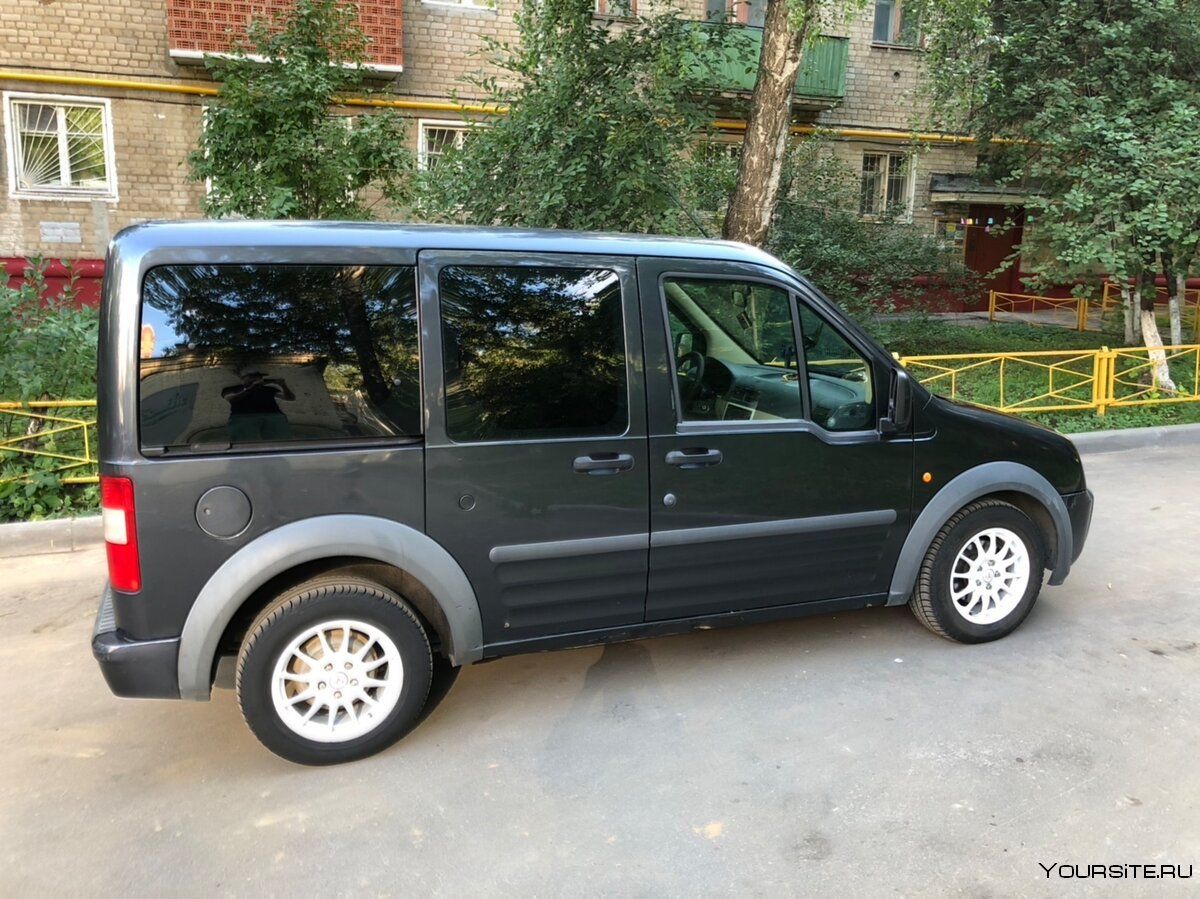 Ford Tourneo connect 1.8 МТ
