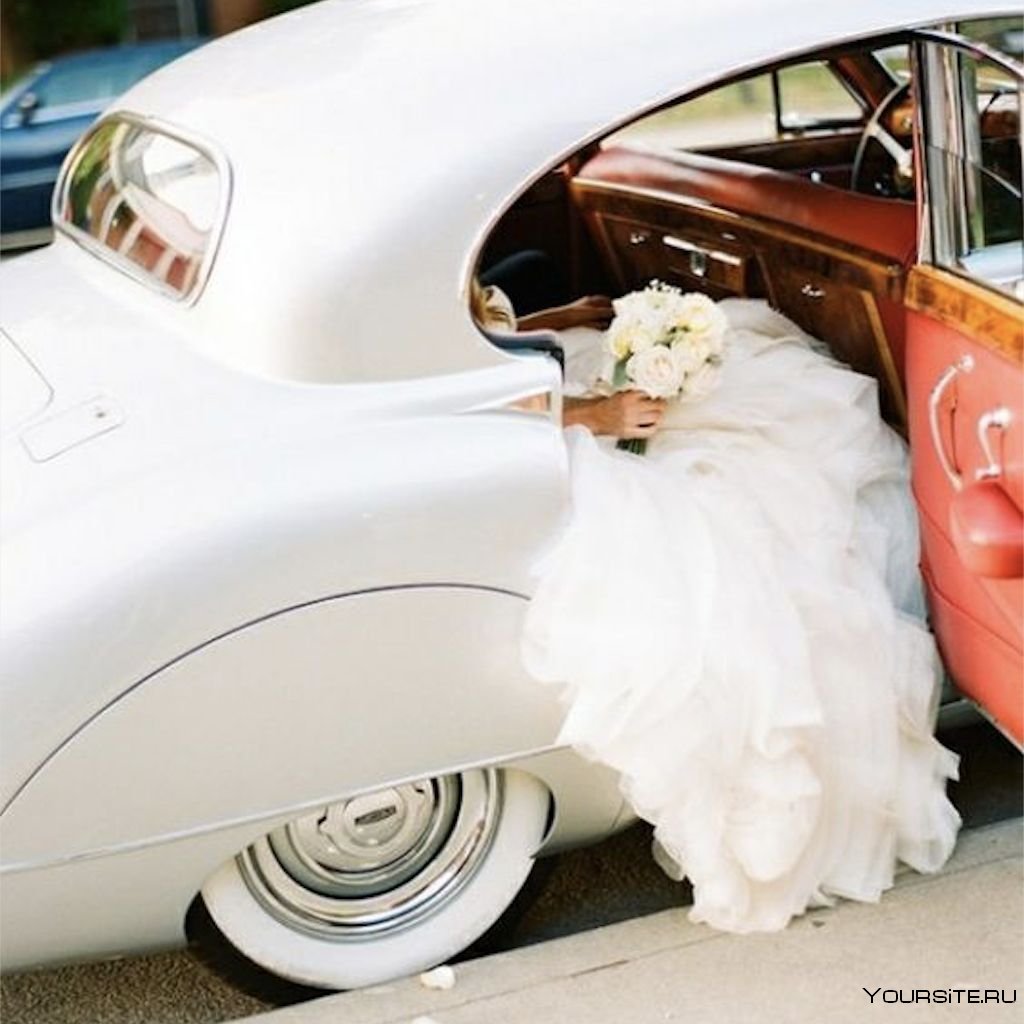 Свадебная фотосессия с ретро автомобилем
