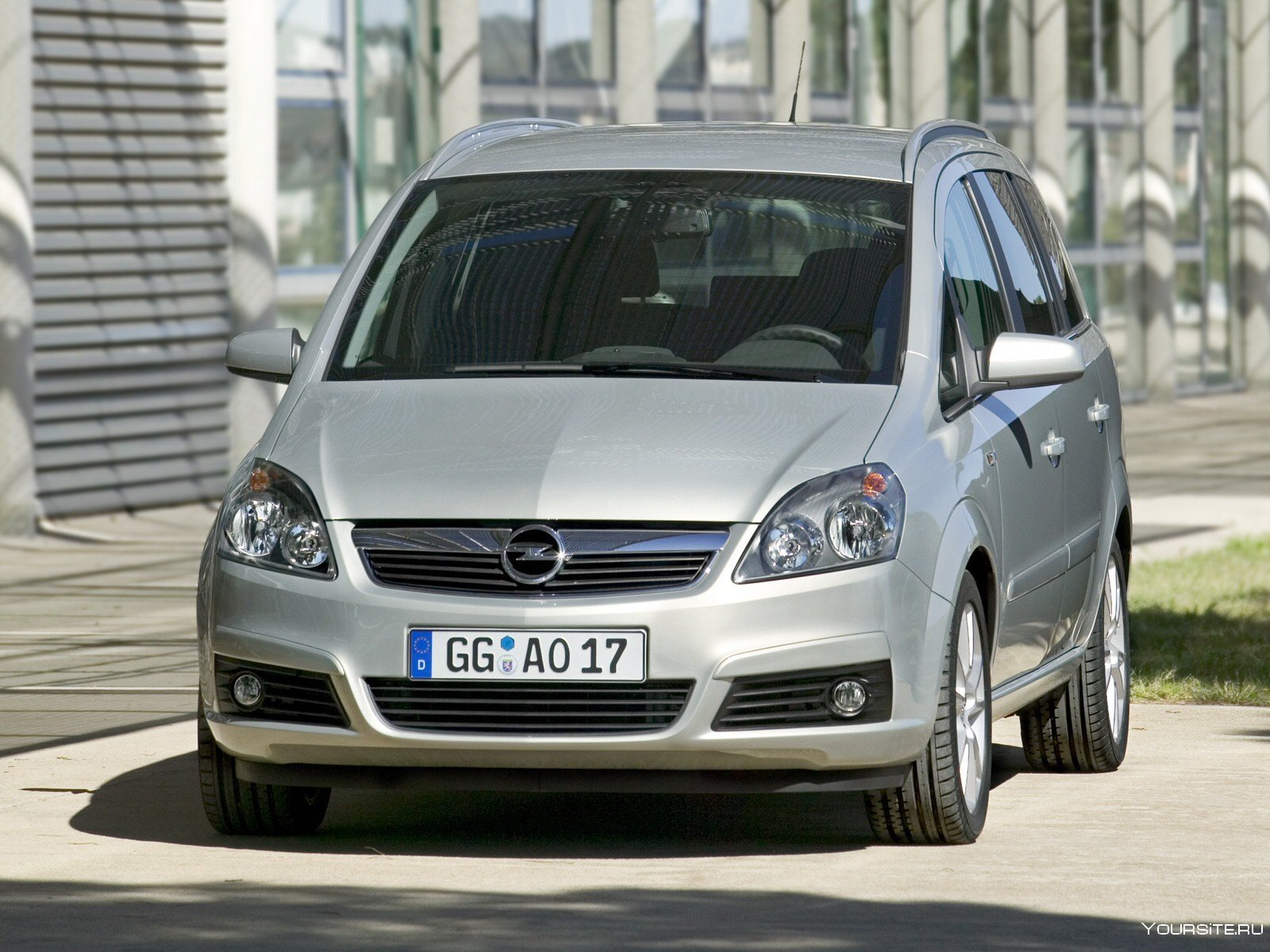 Почему зафира б. Opel Zafira. Opel Zafira b 2005. Opel Zafira 2005-2008. Opel Zafira 1.