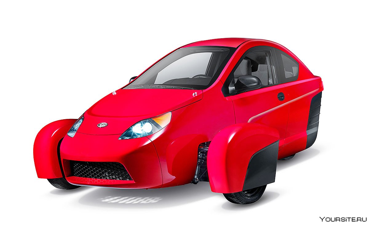 Красный трёхколёсный автомобиль