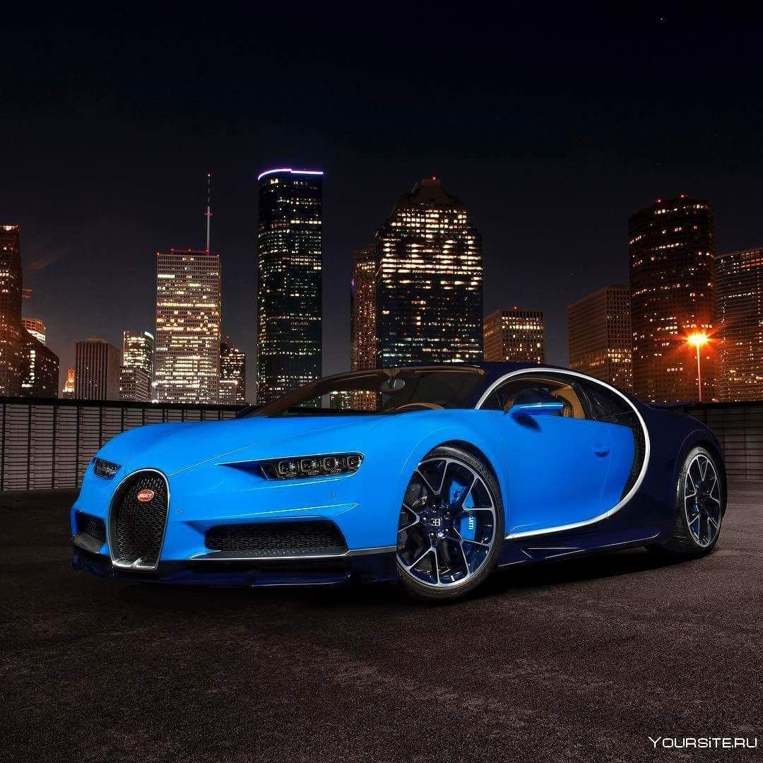 Машина Bugatti Chiron салон