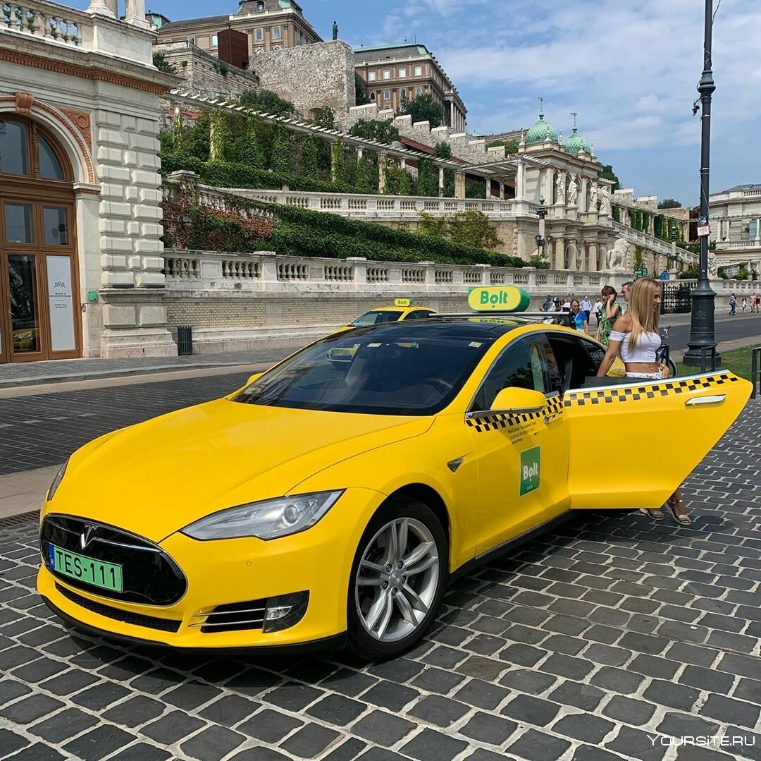Такси желтого цвета красивые