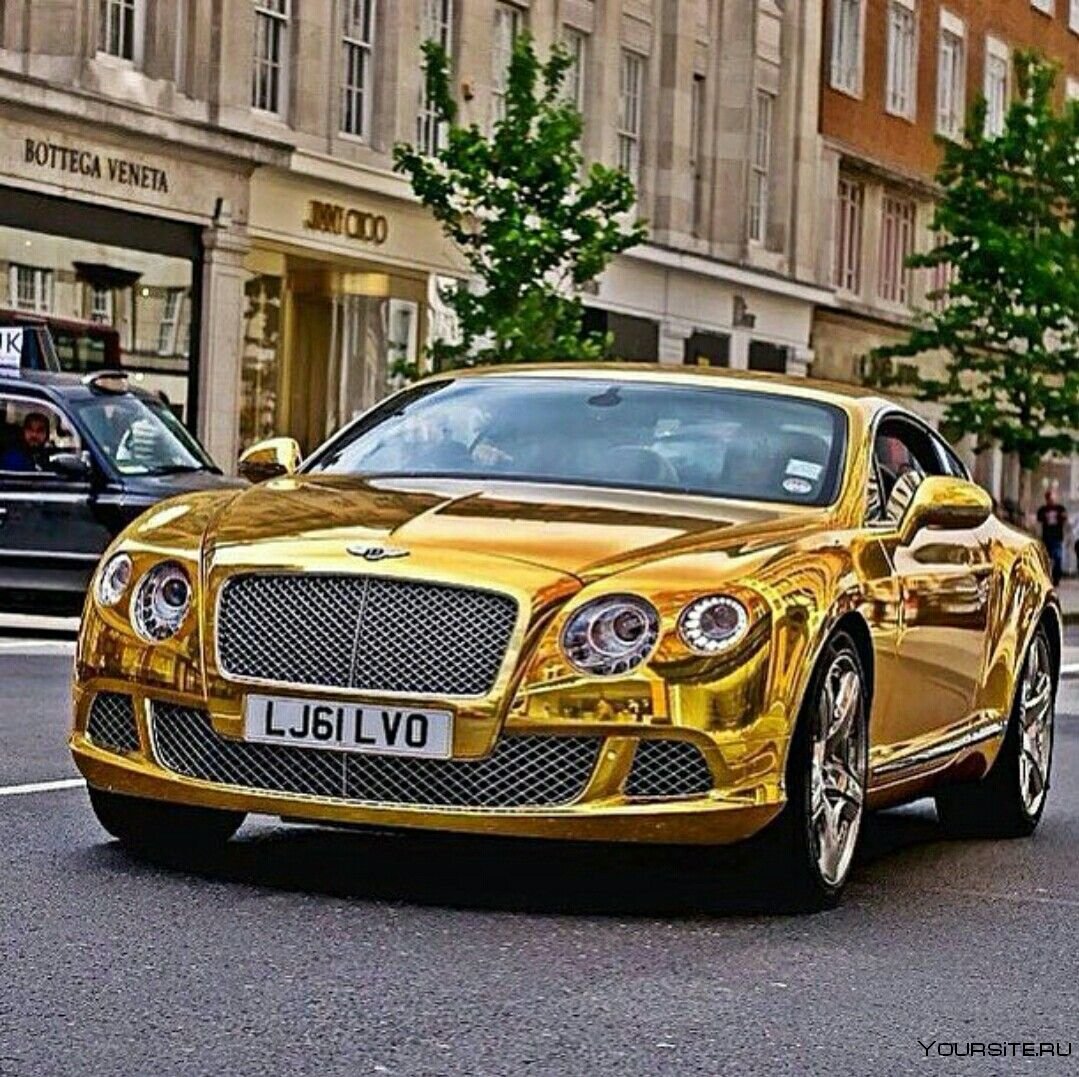 Bentley Bentayga золотой