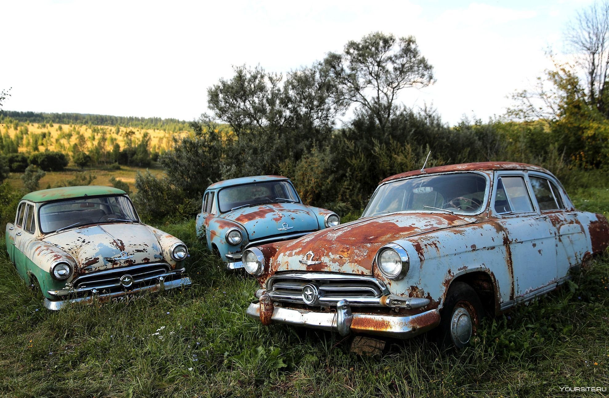 Старая полная большего. Машины СССР. Старые отечественные автомобили. Старые авто. Старинные советские машины.