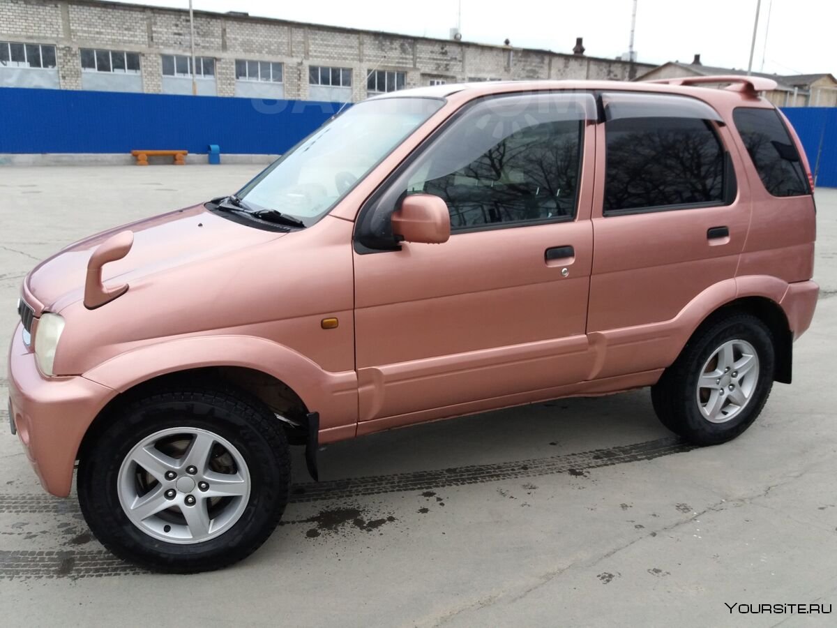 Автомобиль Toyota Cami розовый