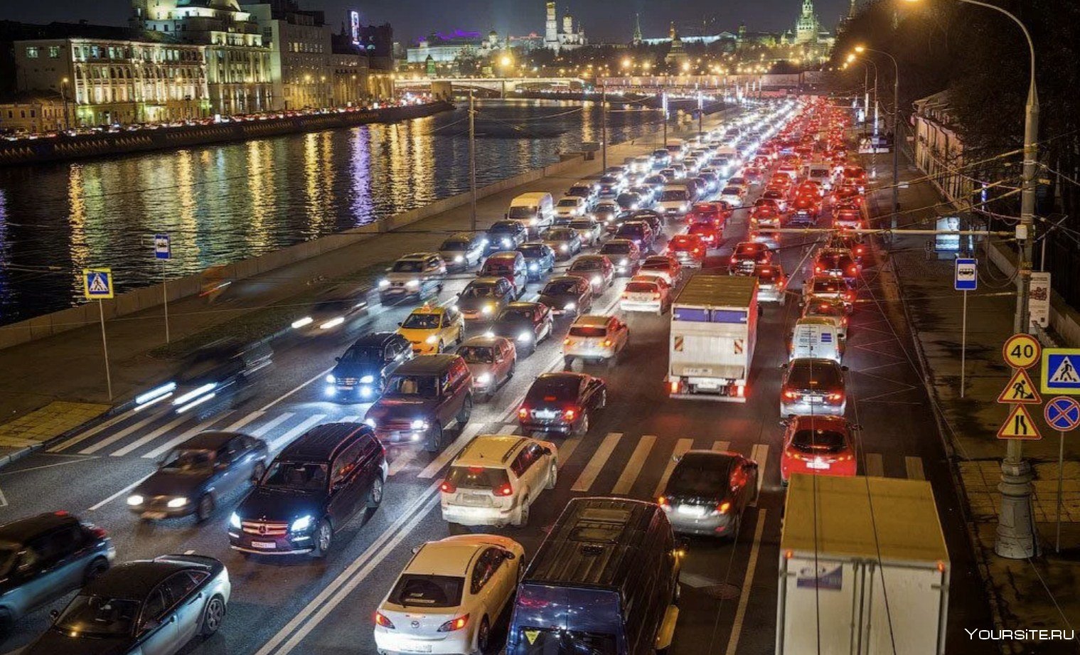 Транспортный центр город москва. Пробка машин. Автомобильный транспорт. Поток машин. Машина на дороге.