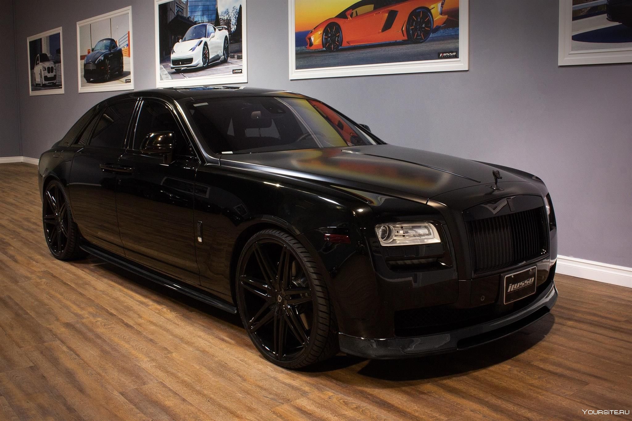 Песня черный ролс ролс. Роллс Ройс гоуст. Черный Роллс Ройс Ghost. Rolls Royce Ghost черный. Rolls Royce Wraith Black.