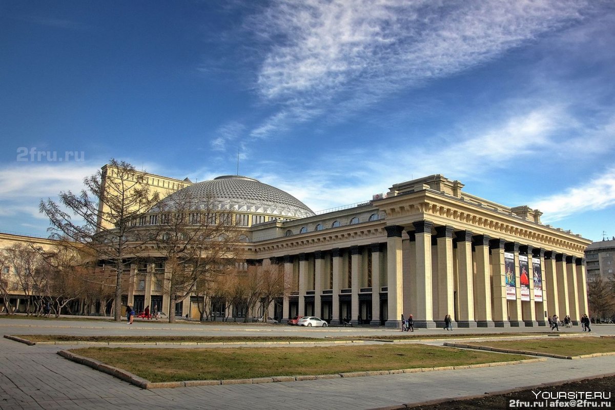 Оперный театр Новосибирск осень