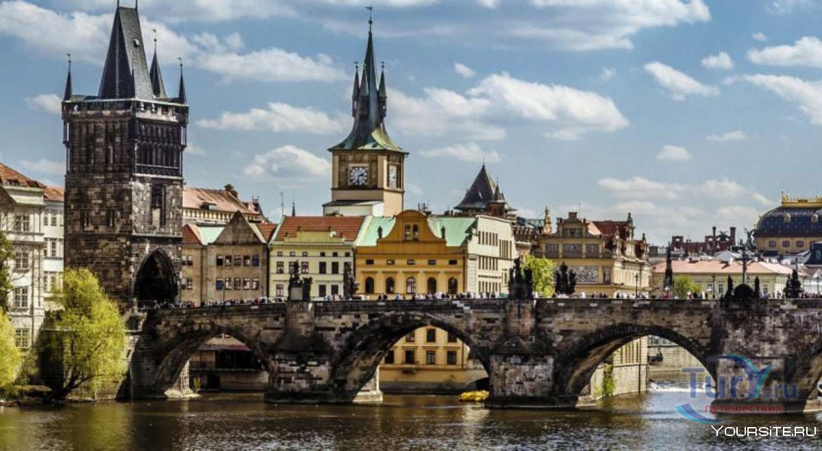 18. Карлов мост (Прага, Чехия)