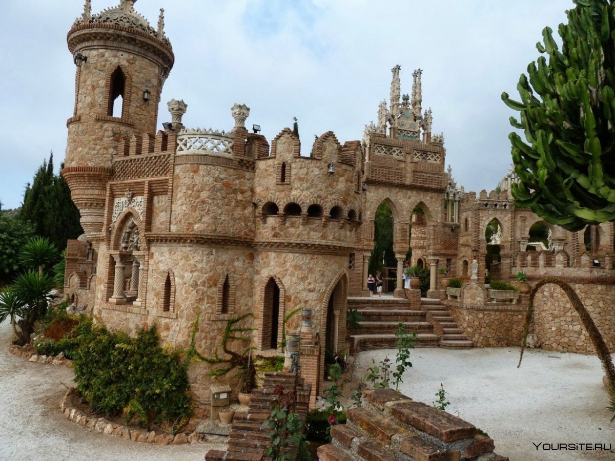 Замок Коломарес Андалусия