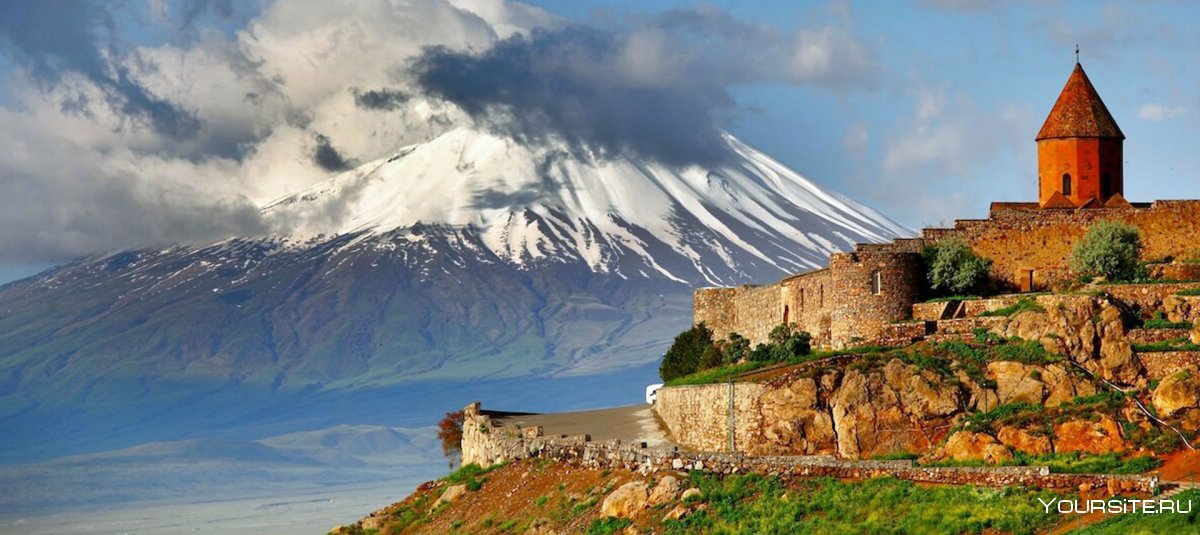 Гора Арарат и флаг Армении