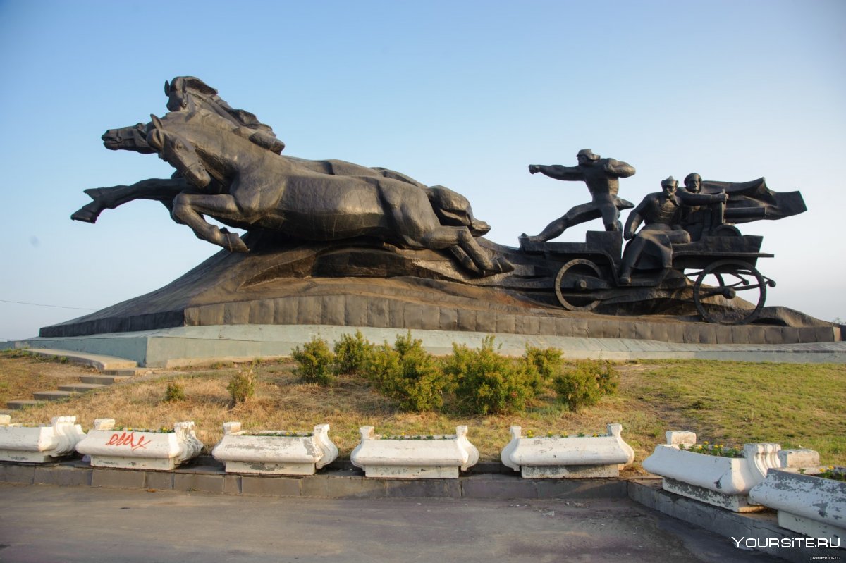 Тачанка памятник в Ростове