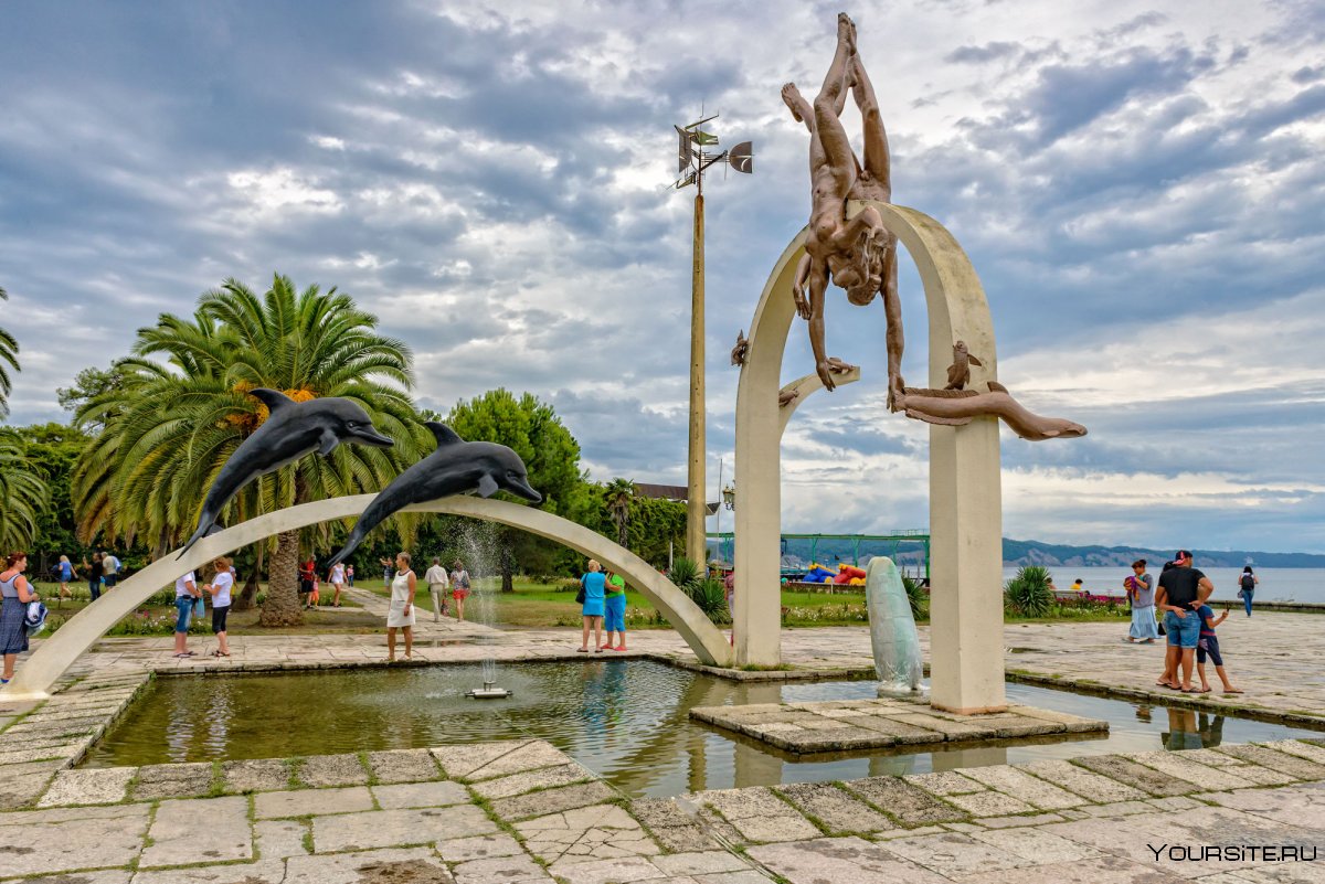 Пицунда Абхазия скульптура ныряльщики