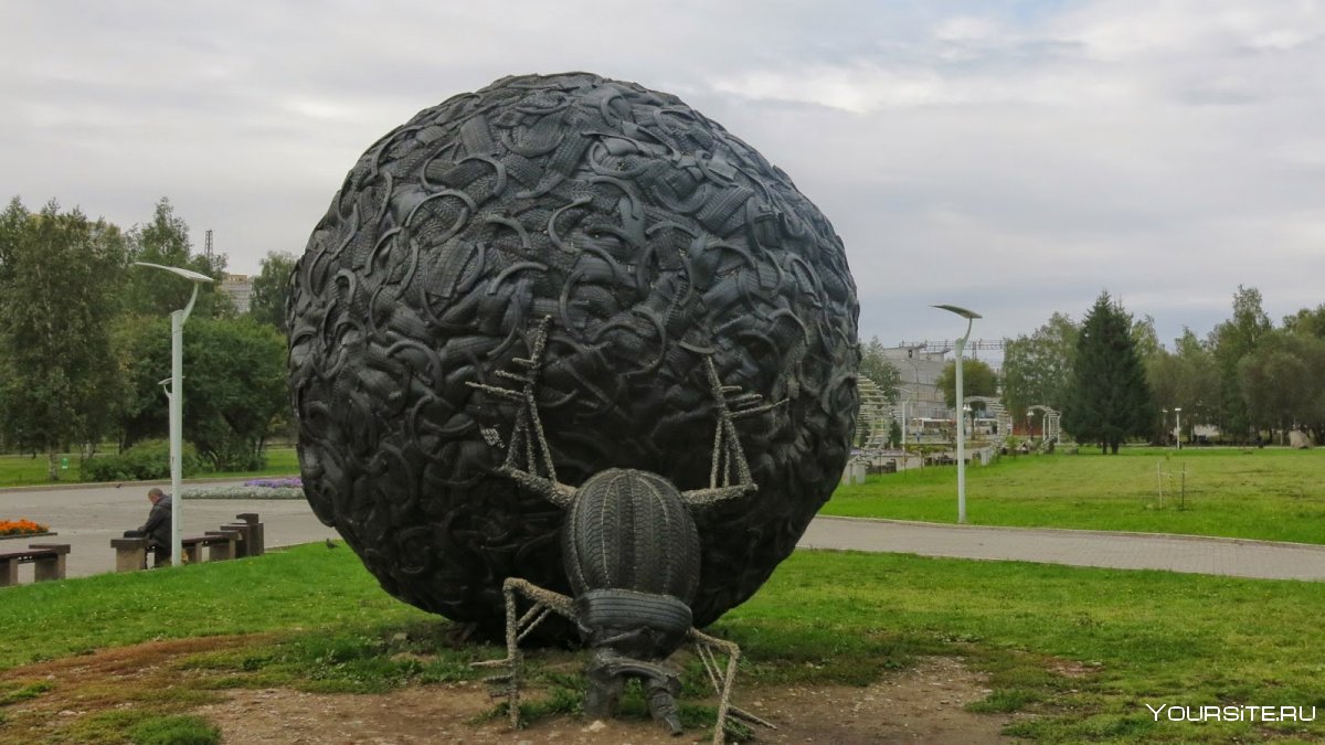 Памятник жуку скарабею в Перми