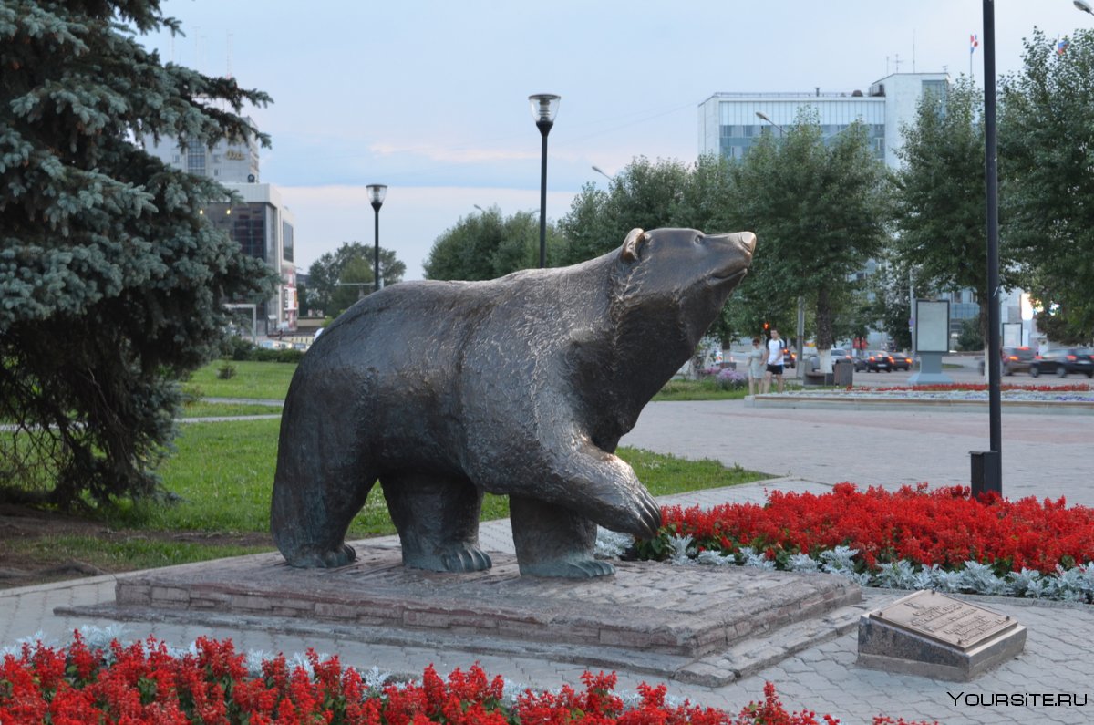 Памятник медведю в Перми