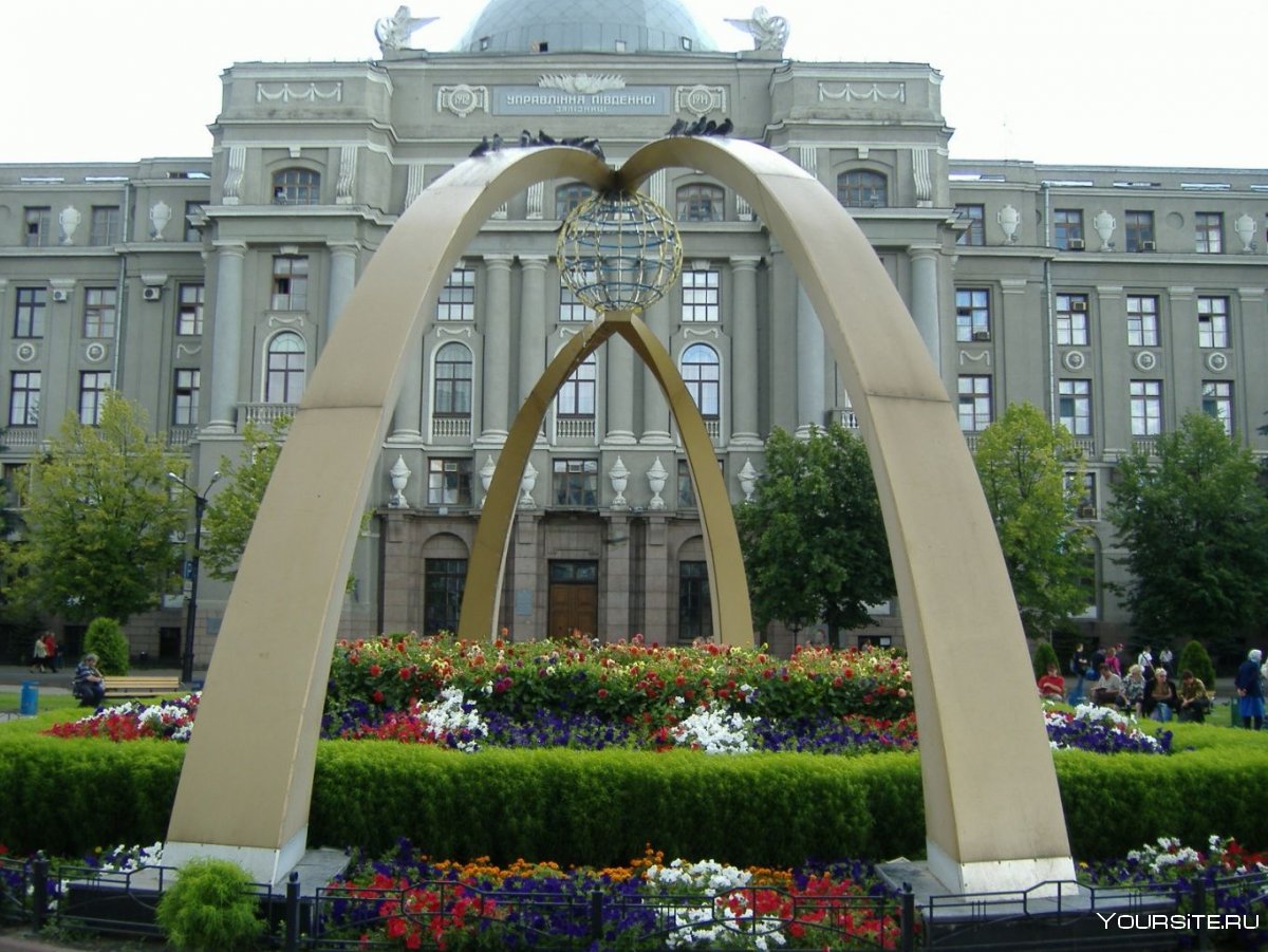 Харьков Украина фонтан зеркальная струя