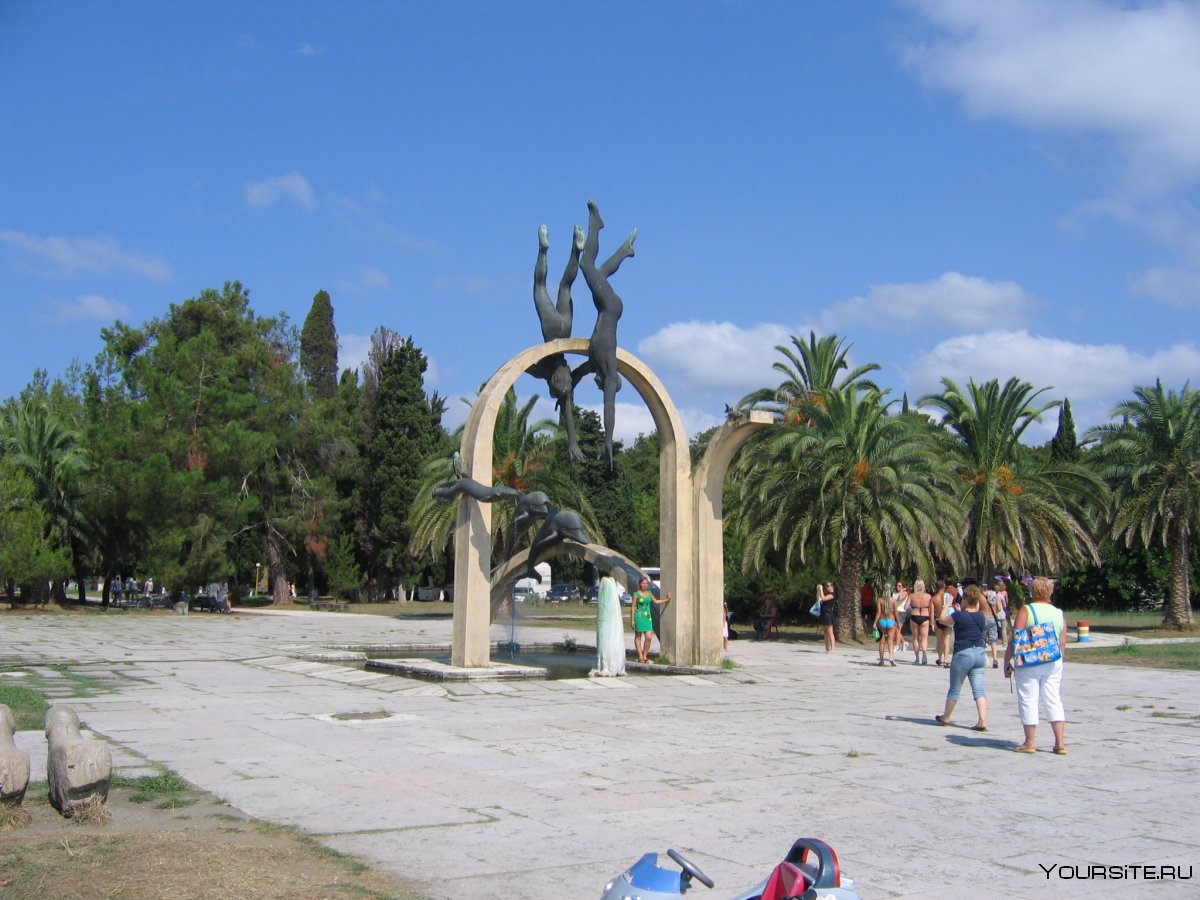 Абхазия памятники Гудауты