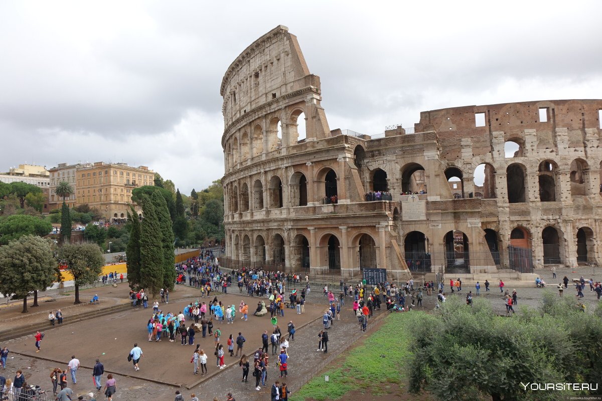 Чудо света амфитеатр Колизей в Италии