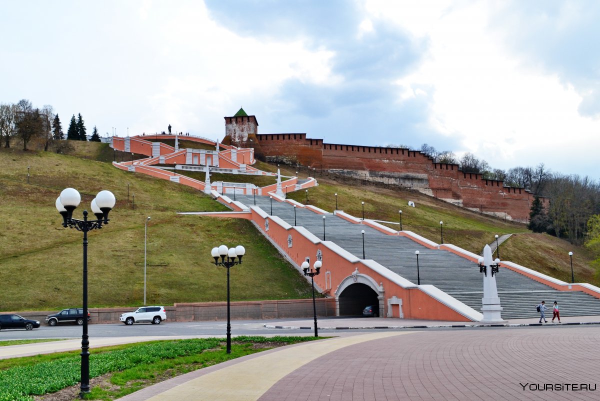 Минин и Пожарский памятник в Нижнем Новгороде