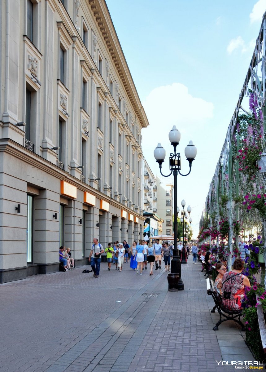 Пешеходная улица старый Арбат Москва