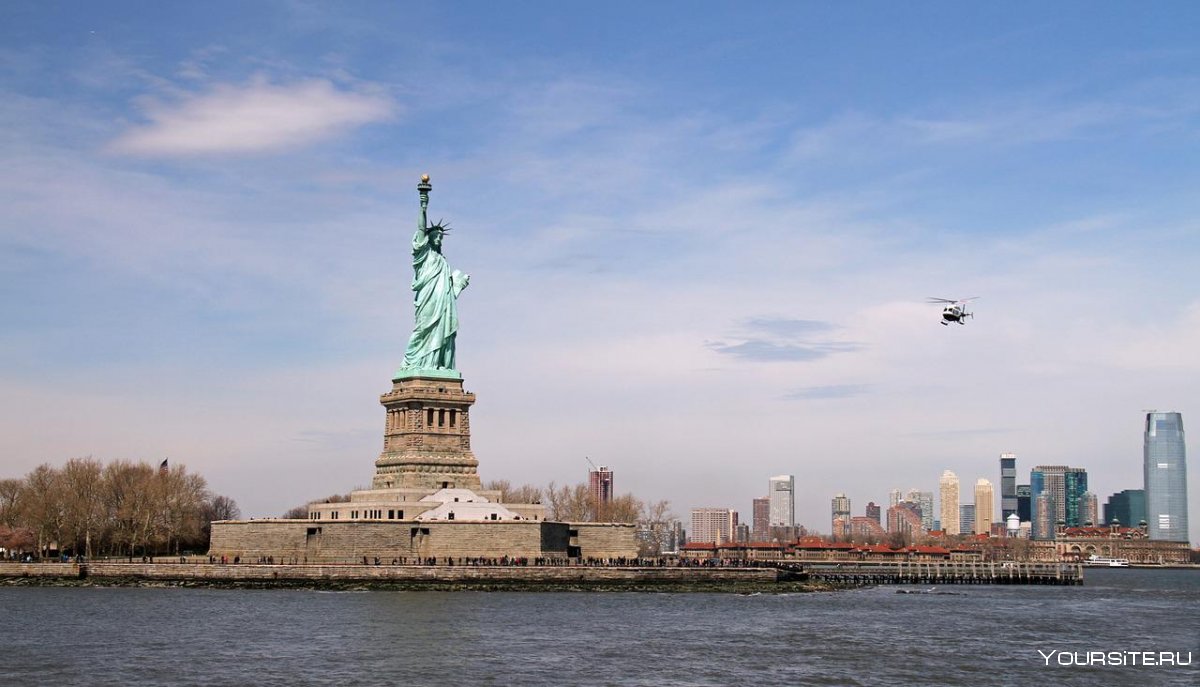 Вид со статуи свободы на Нью Йорк