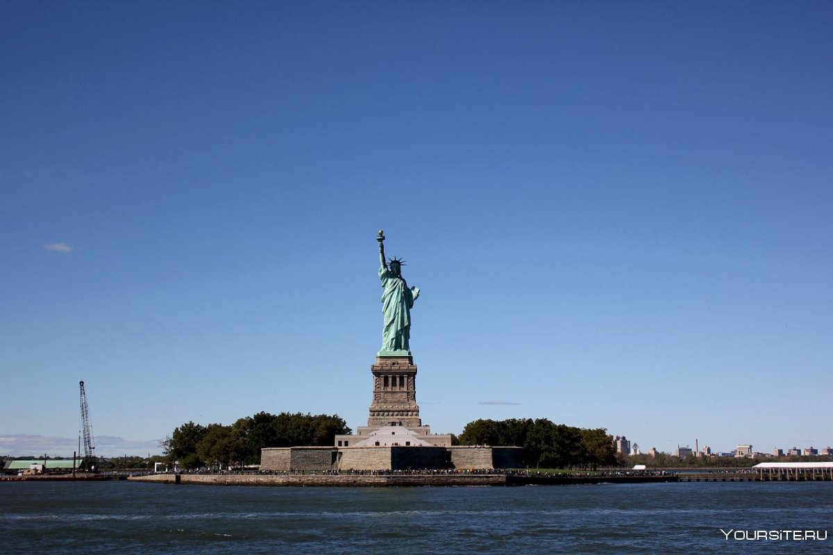 Высота статуи свободы в Нью-Йорке