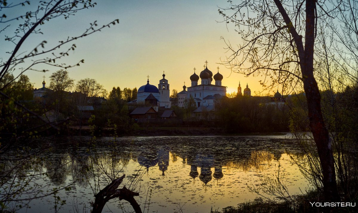 Трифонов монастырь Киров на закате