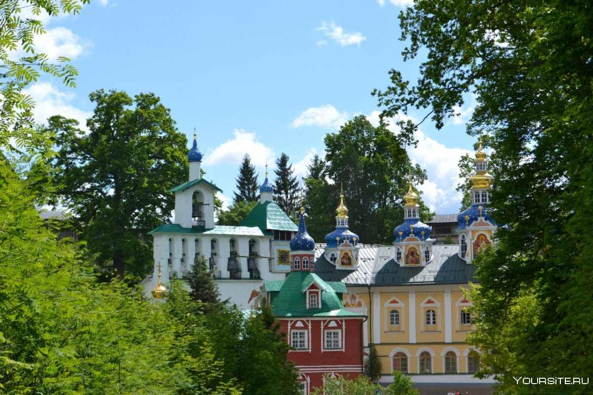 Псково-Печерский монастырь зима