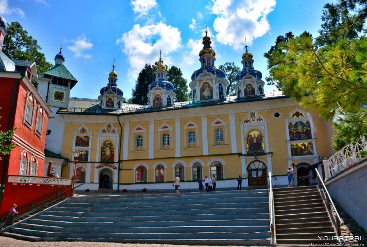 Сретенский храм Псково-Печерского монастыря