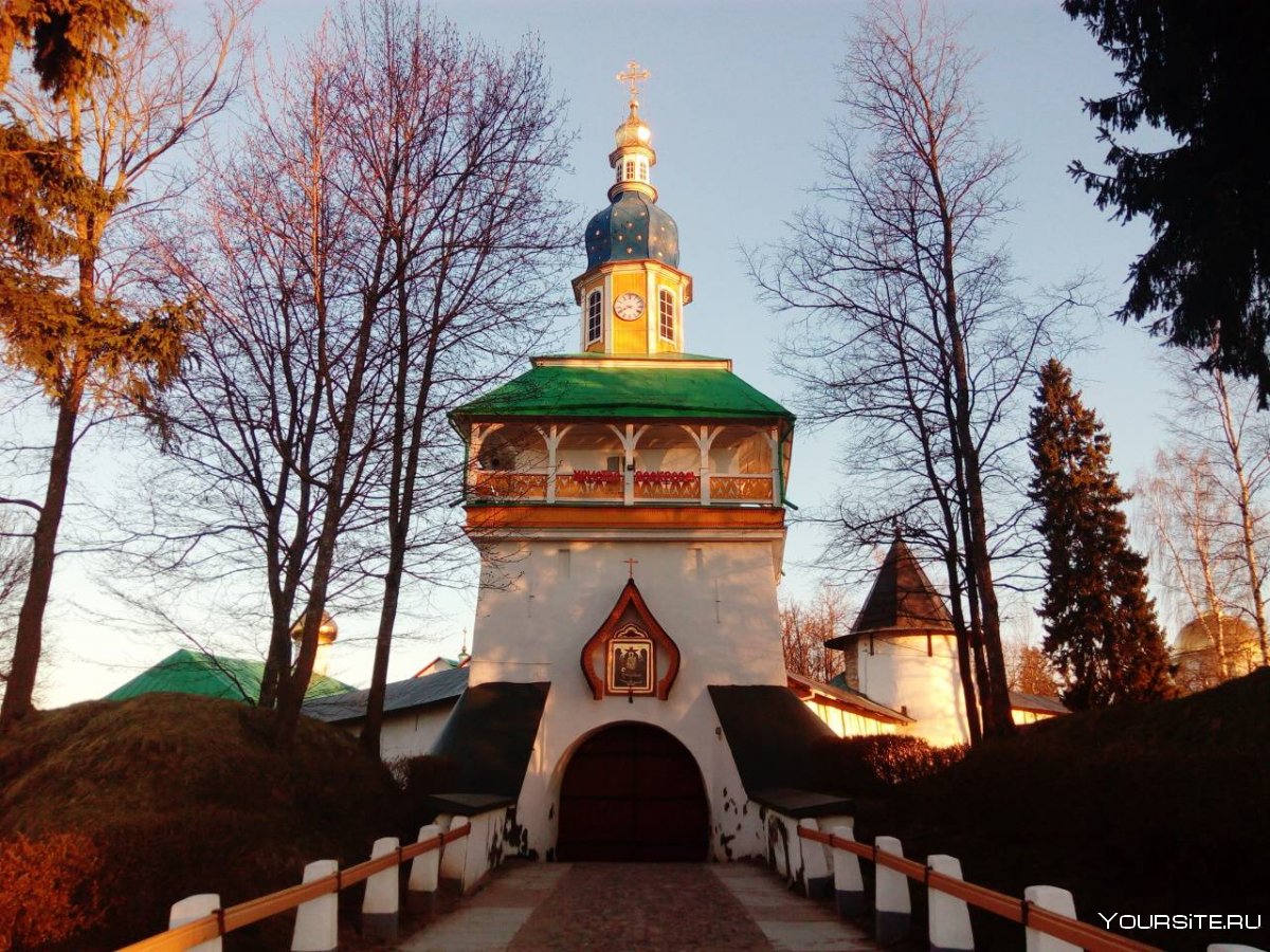 Псково-Печерский Свято-Успенский монастырь Весна