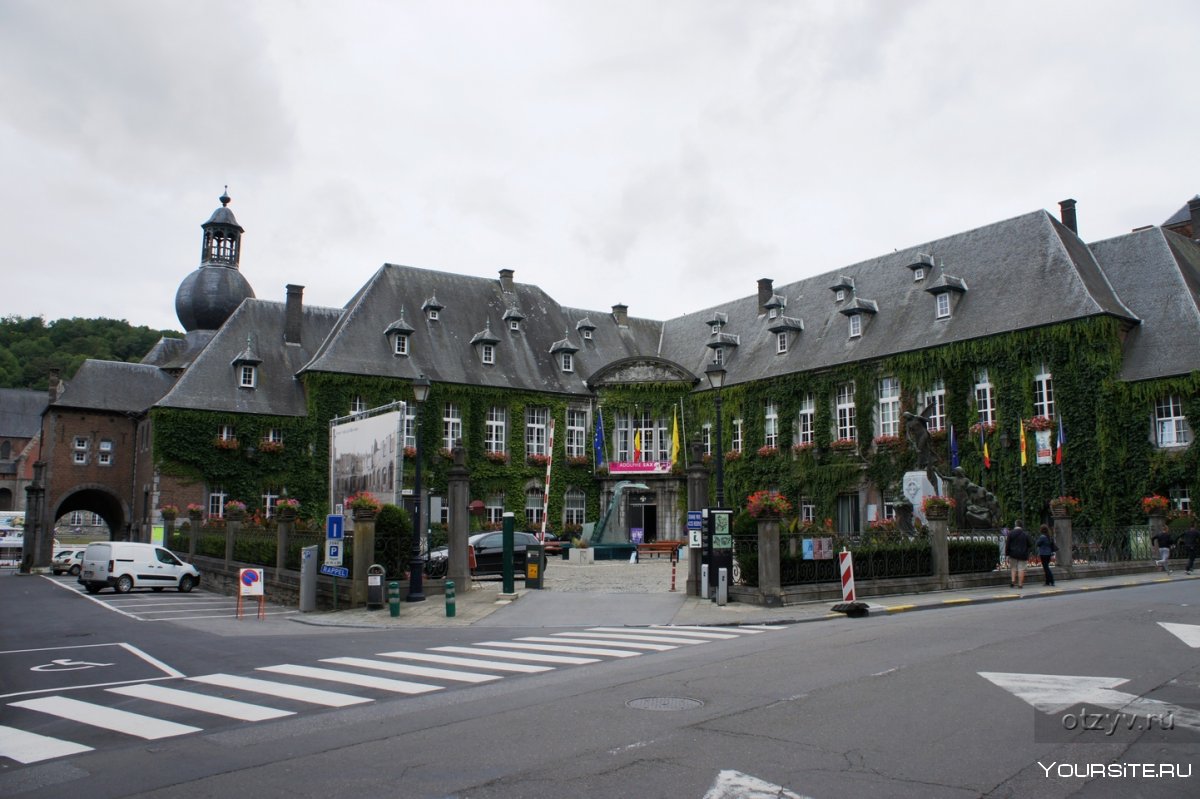 Ворота св.Мартина в городе Динан в Бельгии фото
