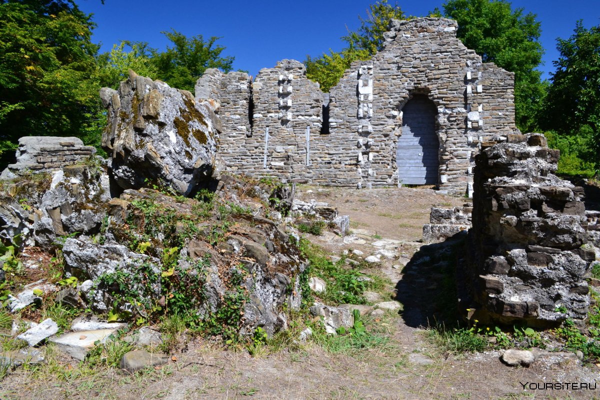 Руины Византийской крепости Сочи