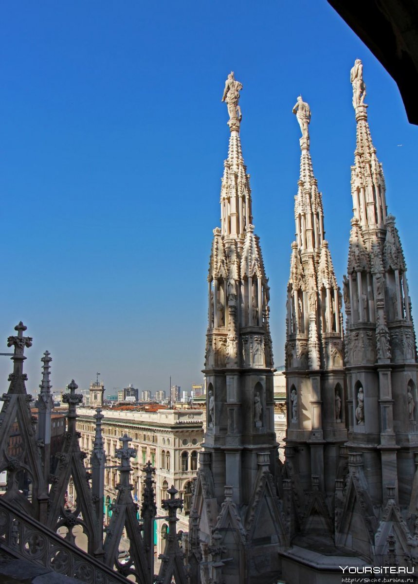 Миланский собор башни
