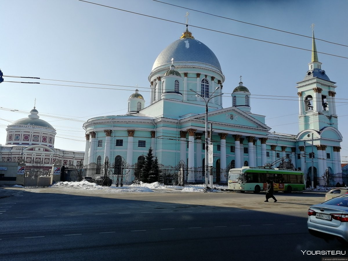 Знаменский собор Курск и туристы