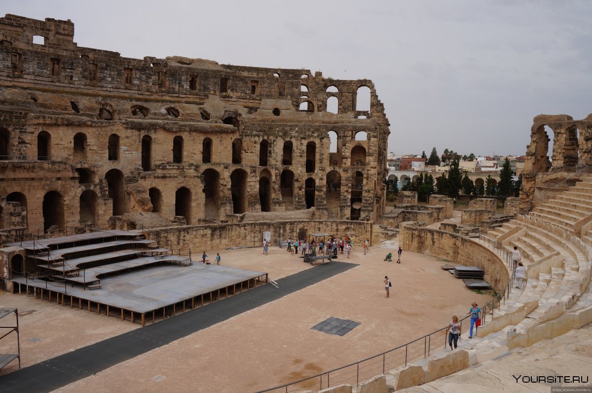 Римский амфитеатр в Тунисе
