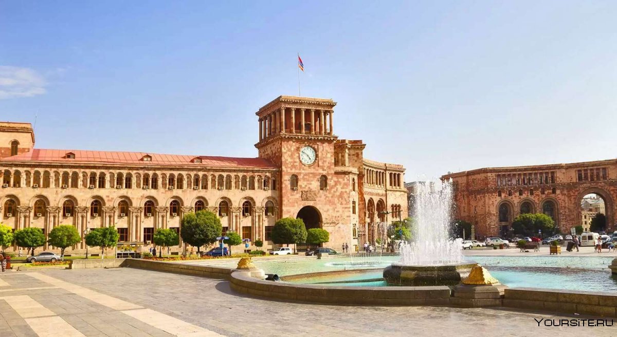 Площадь в Ереване в центре