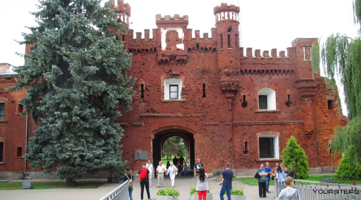 Холмские ворота символ Брестской крепости
