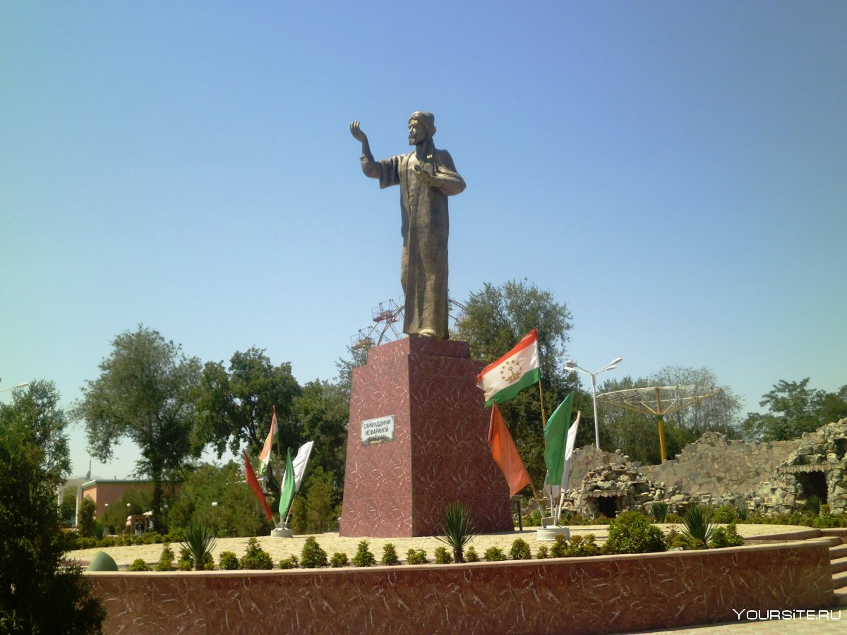 Памятники в городе Исфара
