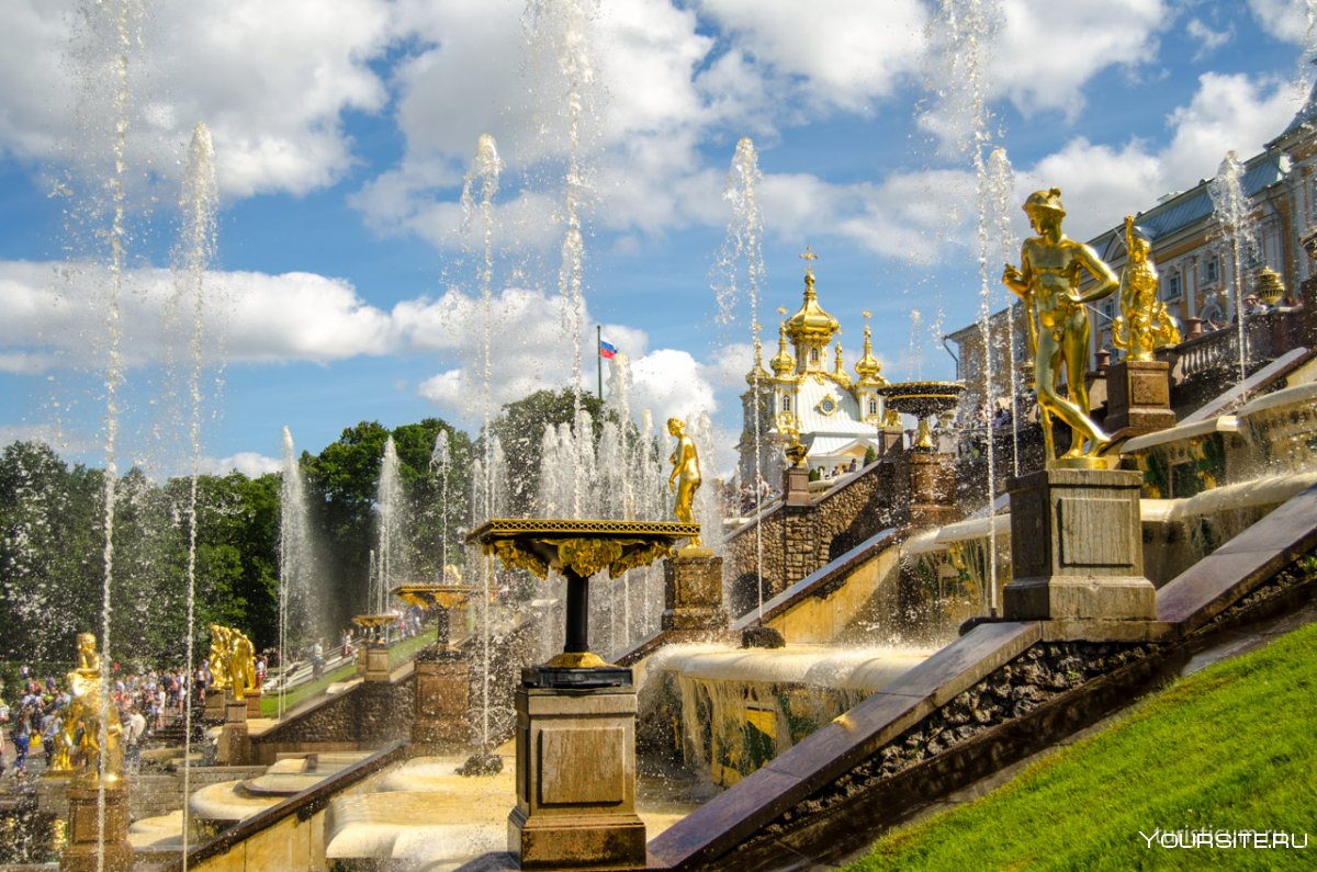 1723 – Открылась летняя резиденция российских императоров Петергоф.