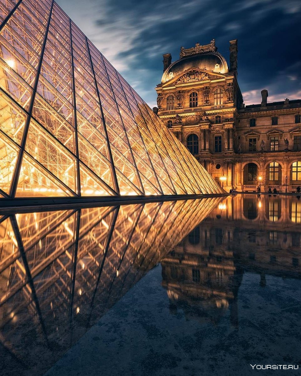 Место Лувр в Париже