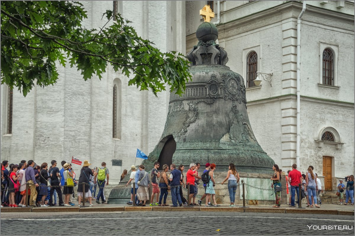 Памятник царь колокол в Москве