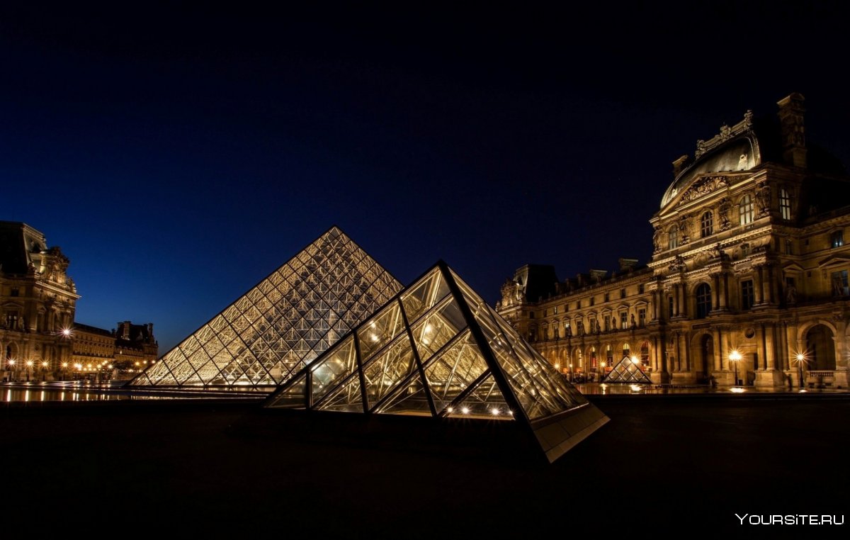 Лувр Париж архитектура