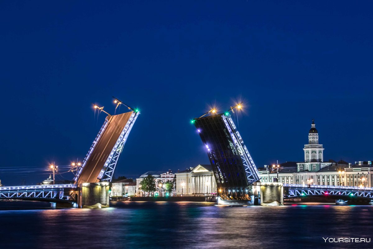 На Дворцовый мост Санкт Петербург памятник