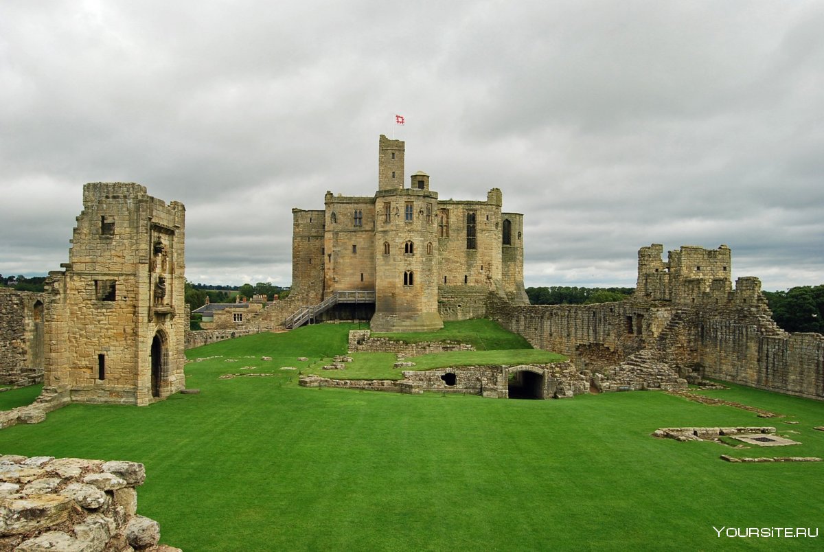 Замок Алник Англия